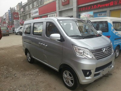 本来看的佳宝v80.因为我们这边佳宝售后服务不行,还是选择长安.