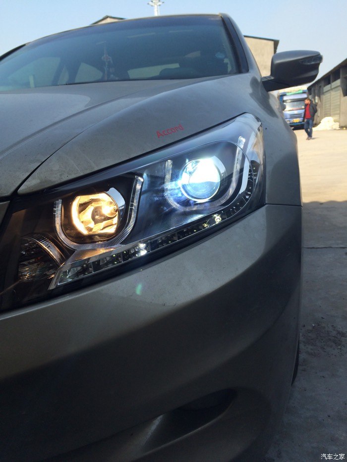 雅阁八代更换大灯总成