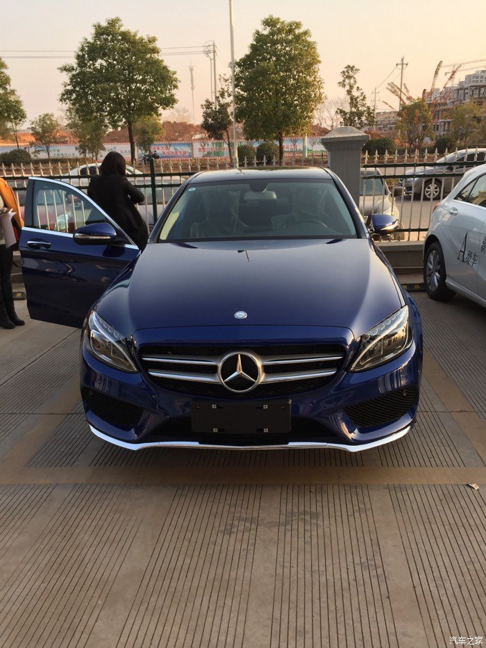 北京现代宝石蓝轿车图片