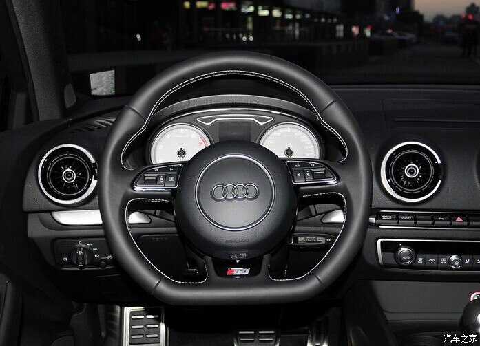 节前刚提奥迪s3,现把原厂s3方向盘出售