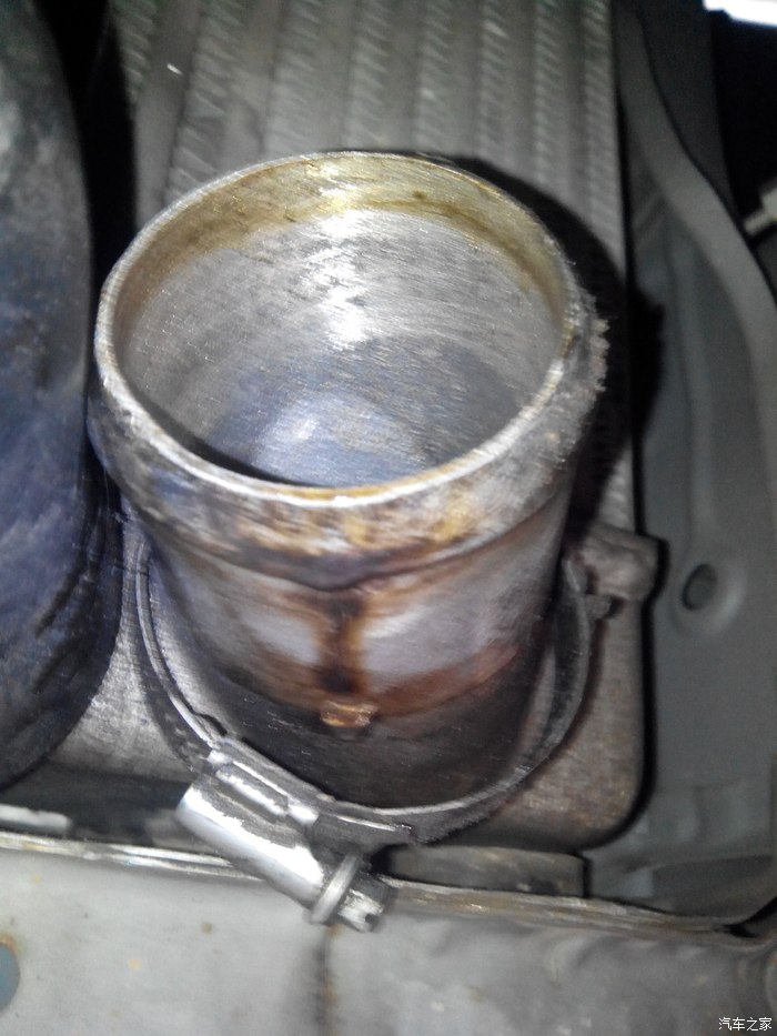涡轮增压器漏油了5000公里少一升机油