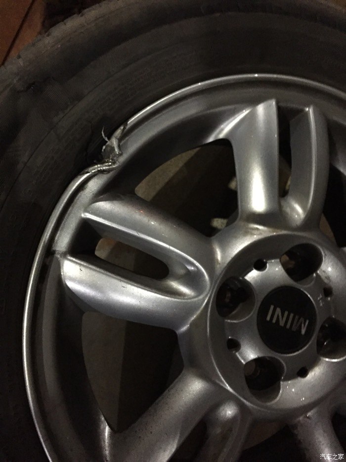 轮毂撞烂了minione的有好心人送我吗