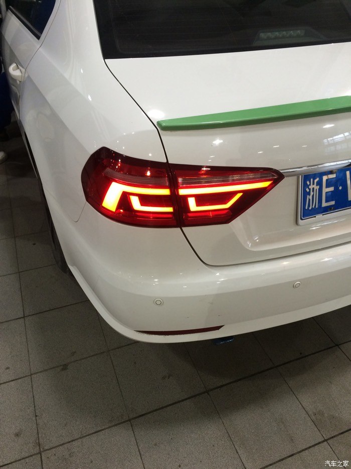 朗逸改装原厂运动版尾灯