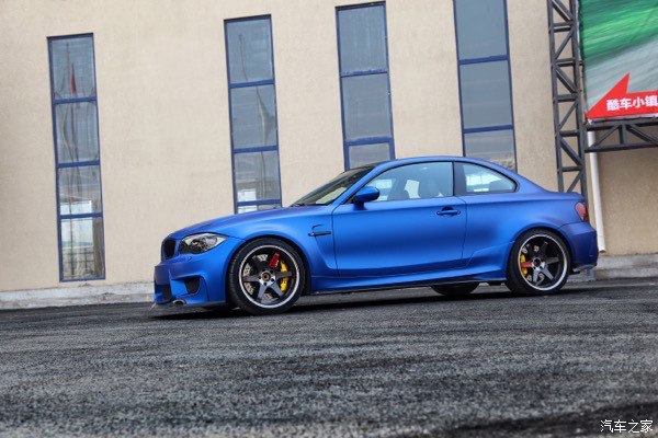 没有审美谈什么贴膜改色——宝马bmw e82 1m 树脂蓝色