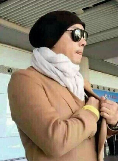 任丘县城这是怎么了,前段时间古天乐,现在是张卫健.