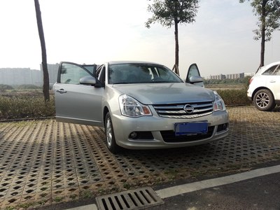 经典轩逸银色好看吗?