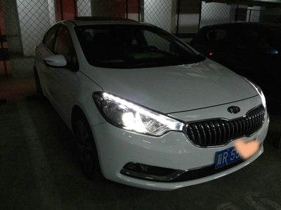 地库黑天展示效果,大灯很霸气