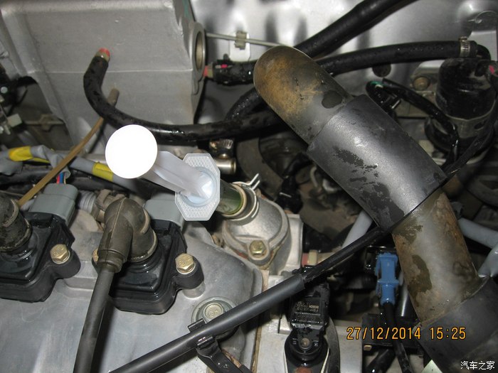 夏利a更换塔玛88度节温器作业