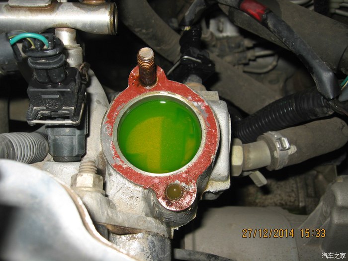 夏利a更换塔玛88度节温器作业