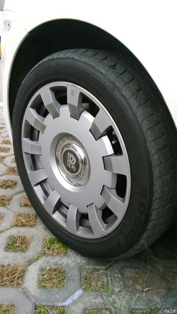7677 | 回复: 37 劳斯莱斯论坛 尼玛,刚回车库车胎炸了,轮胎如何修理?