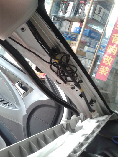 6l致酷的头部安全气囊在a柱哪里?看不到!