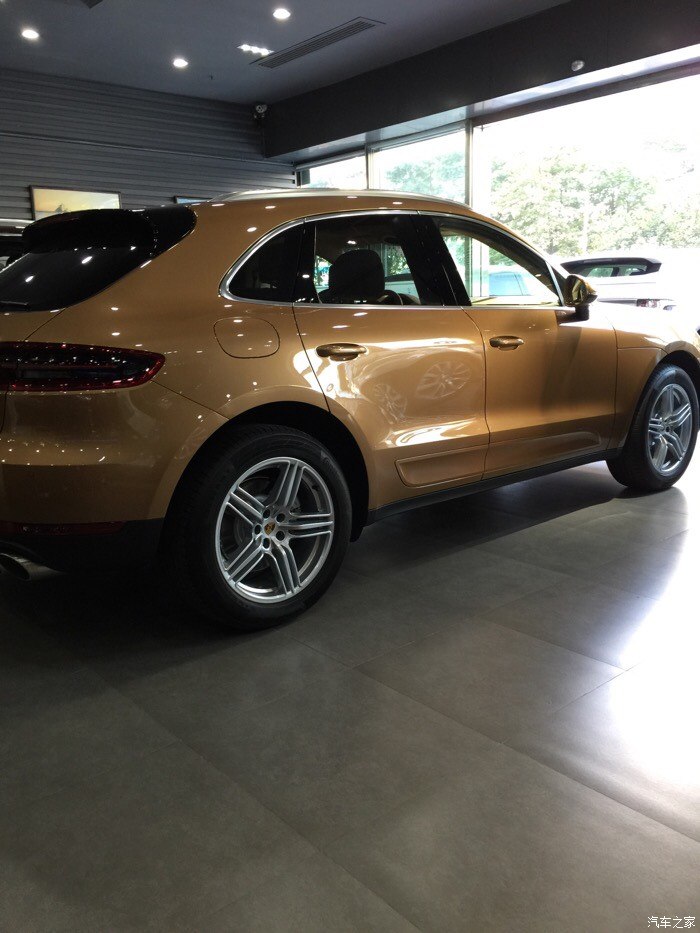 刚刚下订卡宴2015款钯金色对此颜色效果心理忐忑不安