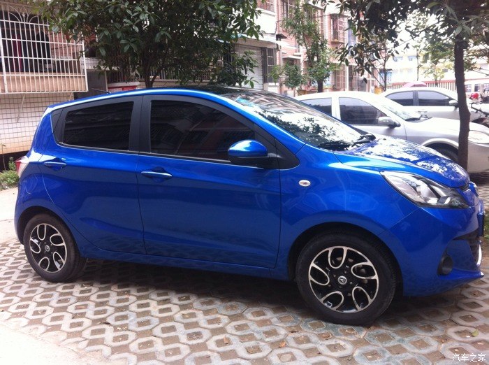 谁的奔奔是蓝色的