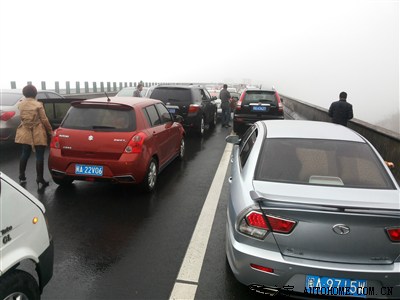 高速路堵车,返程太坑爹.