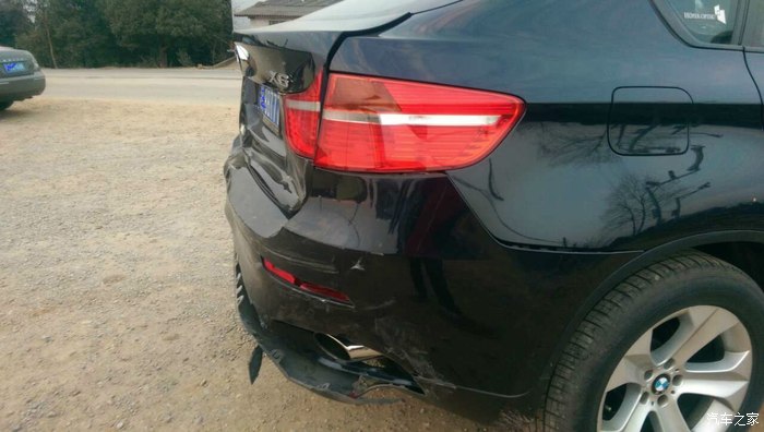 【图】x6夜晚高速遭途锐追尾_宝马x6论坛_汽车之家论坛