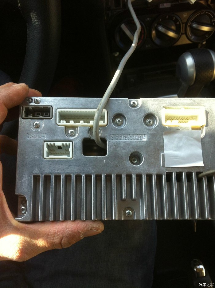 cd后面,自己接的usb和aux接线