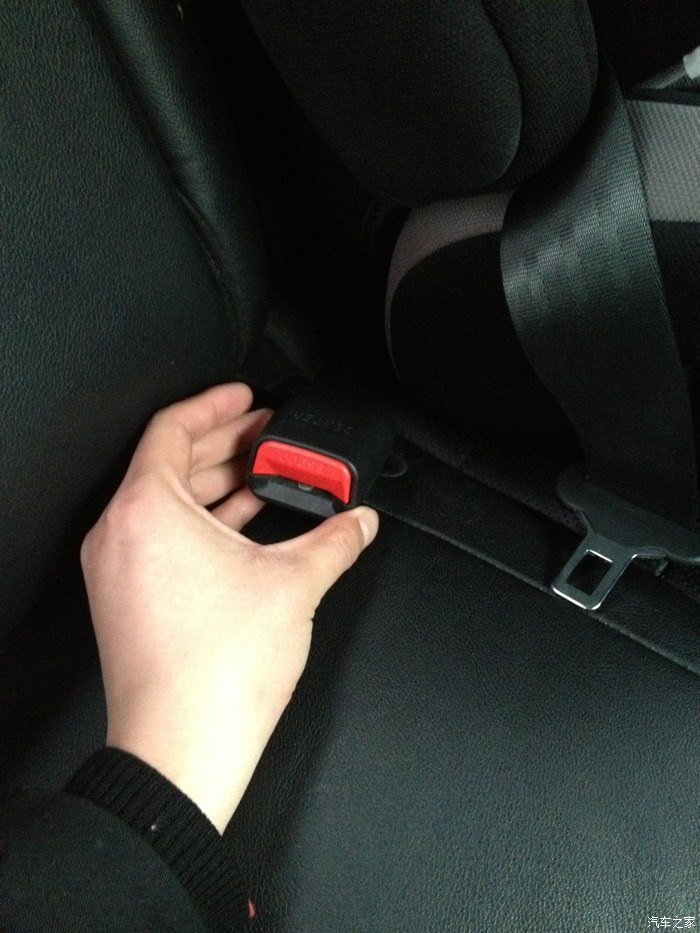 后排座上的 卡子插不进去