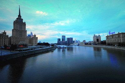 给大家分享一个200亿像素的上海外滩,超级精细