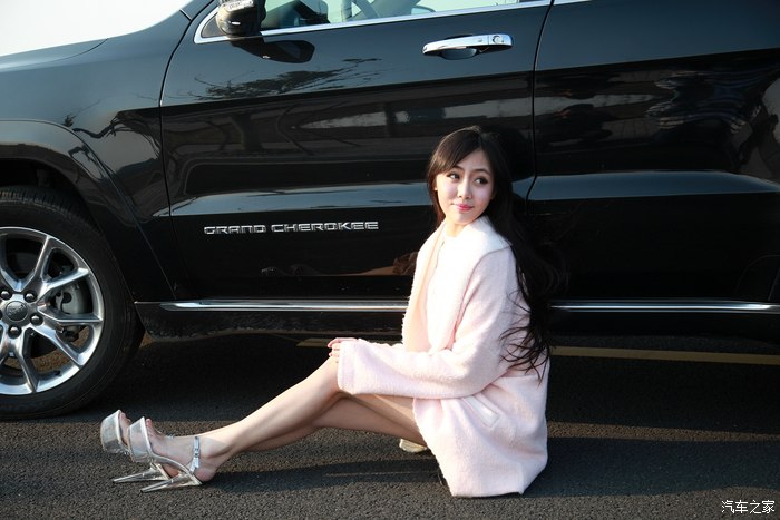 媳妇儿当车模美丽冻冻冻人的媳妇儿和黑色大切