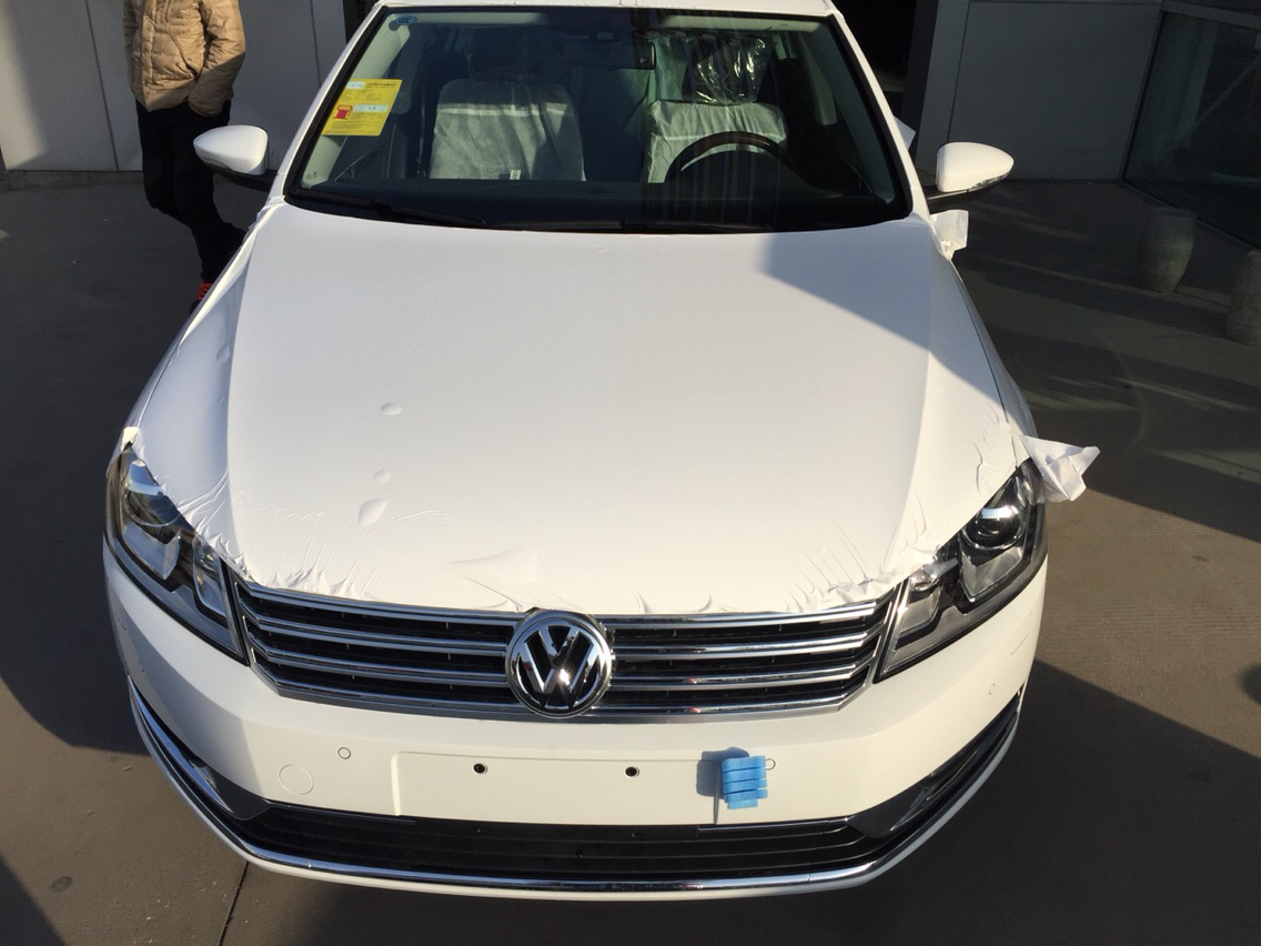 白色迈腾车主进