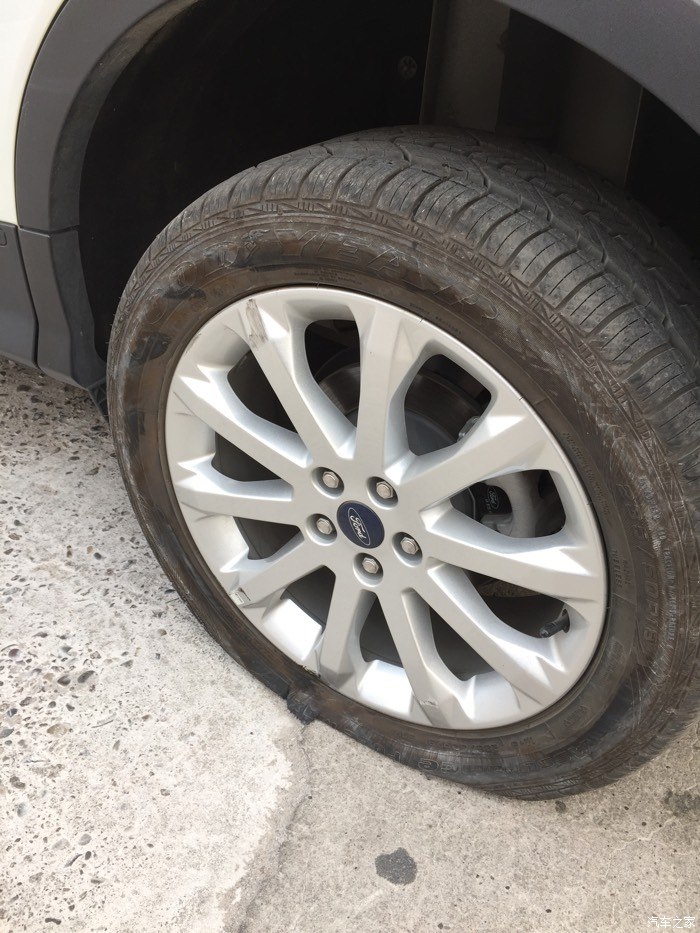 我的福特翼虎轮胎起皮