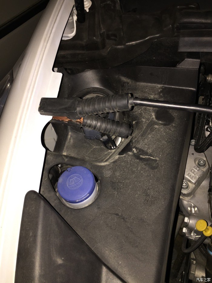 这车电瓶负极在哪里,找了半天没找到啊