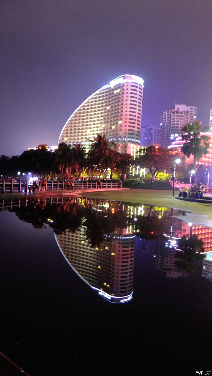 从小区门口坐公交车2站地到海月广场.