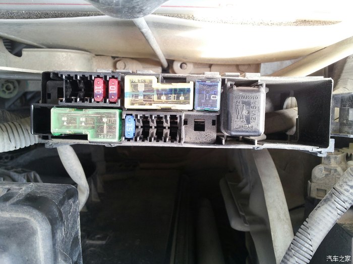 启辰d50保险盒求解