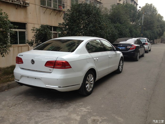 2015款迈腾18t领先版白色提车作业