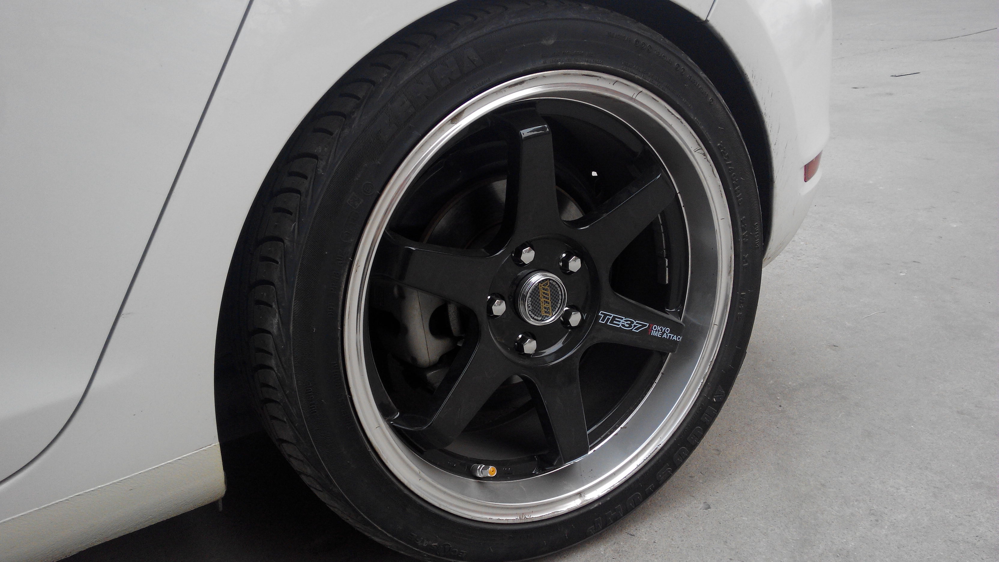 国产全新te37 18寸轮毂带全新国产出口胎