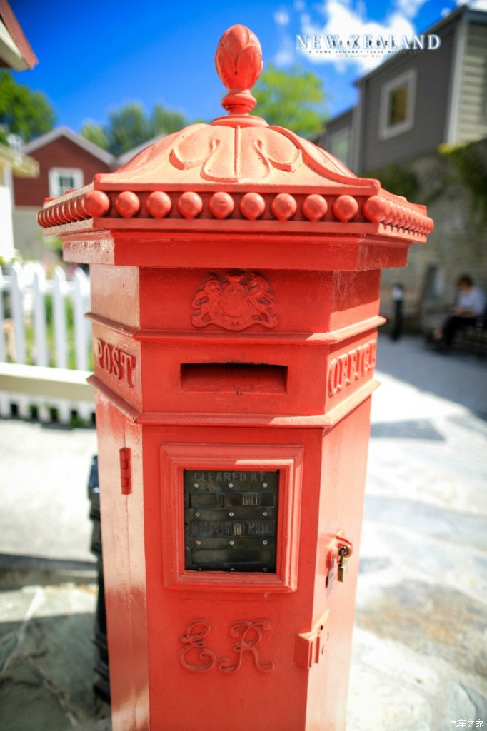 整个小镇都是100多年前的建筑,这个邮筒还是英伦的旧物,太怀旧了,不是