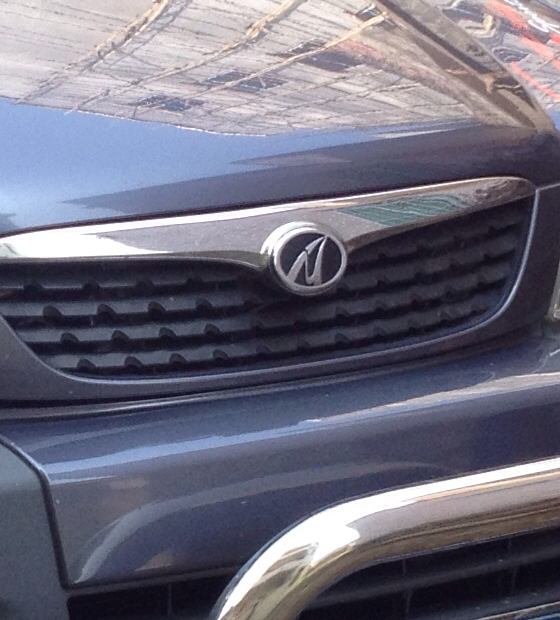 为什么我的是09款的车标还老车标的,你这台08款的都是新