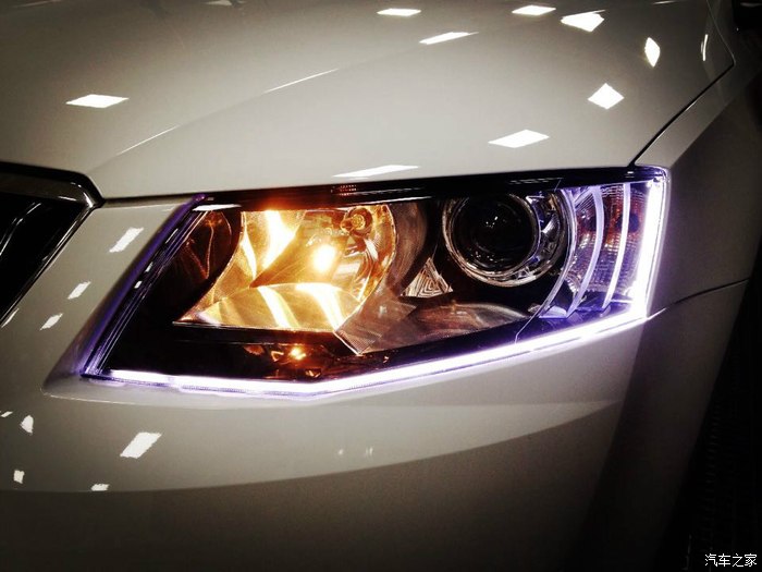 明锐改双光透镜双色导光带现场作业