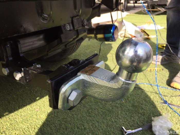 自由客加装房车牵引系统作业