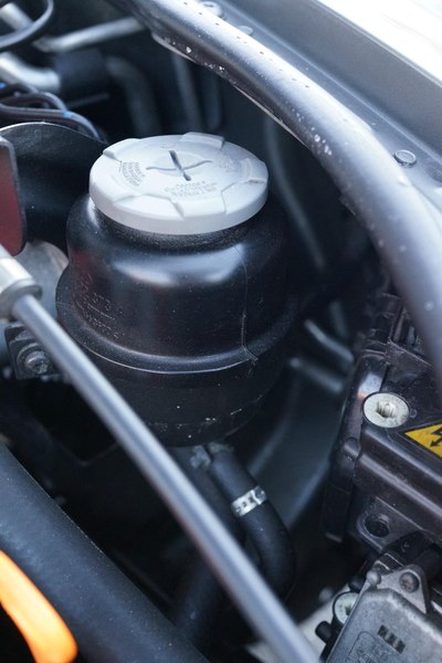 机油棕褐色1/3跑7000公里算烧机油 转向助力油之前冬天冷车方向嘎啦嘎