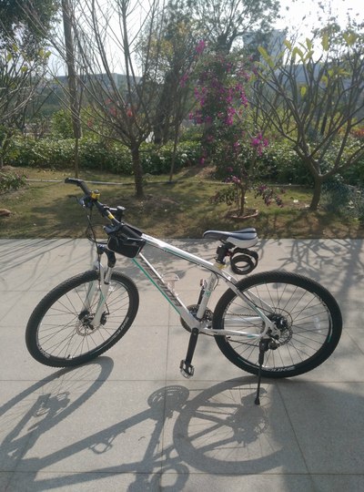 主角,虽然只是入门屌丝级的,好歹也算是山地车了:2014款美利达公爵500