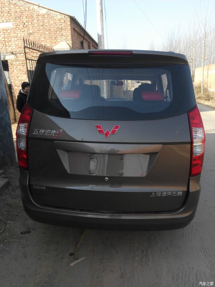 购入    五菱宏光s1.5标准型大漠金!