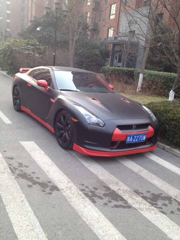 有人认识这辆gtr吗西安的车牌吊炸天阿