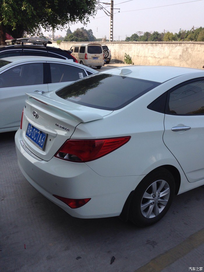 瑞纳装尾翼好看吗?