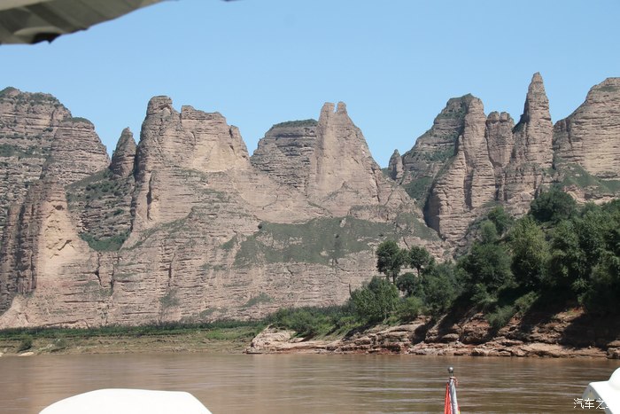 刘家峡水库炳灵寺石窟