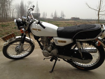 款飞度厢白原车漆白同学开喷 表就保留换之前雅马哈天剑圆灯座包自己