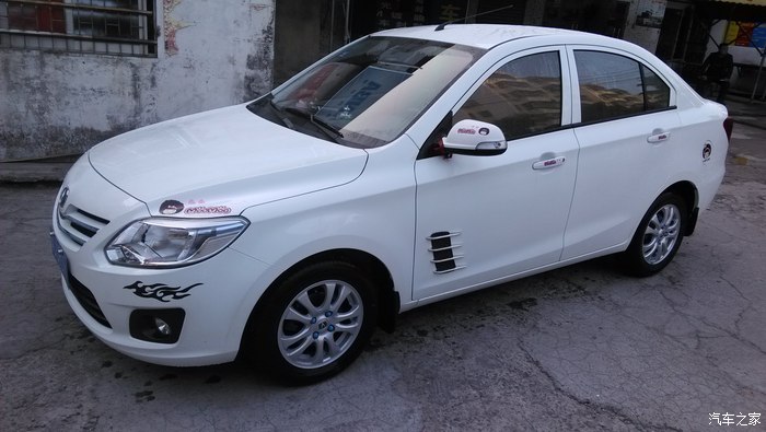 新车才三个月!今天在太阳底下看到满车都是太阳纹!什么情况?