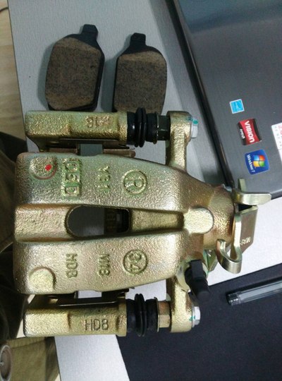 求购右后刹车分泵关于手刹的部分