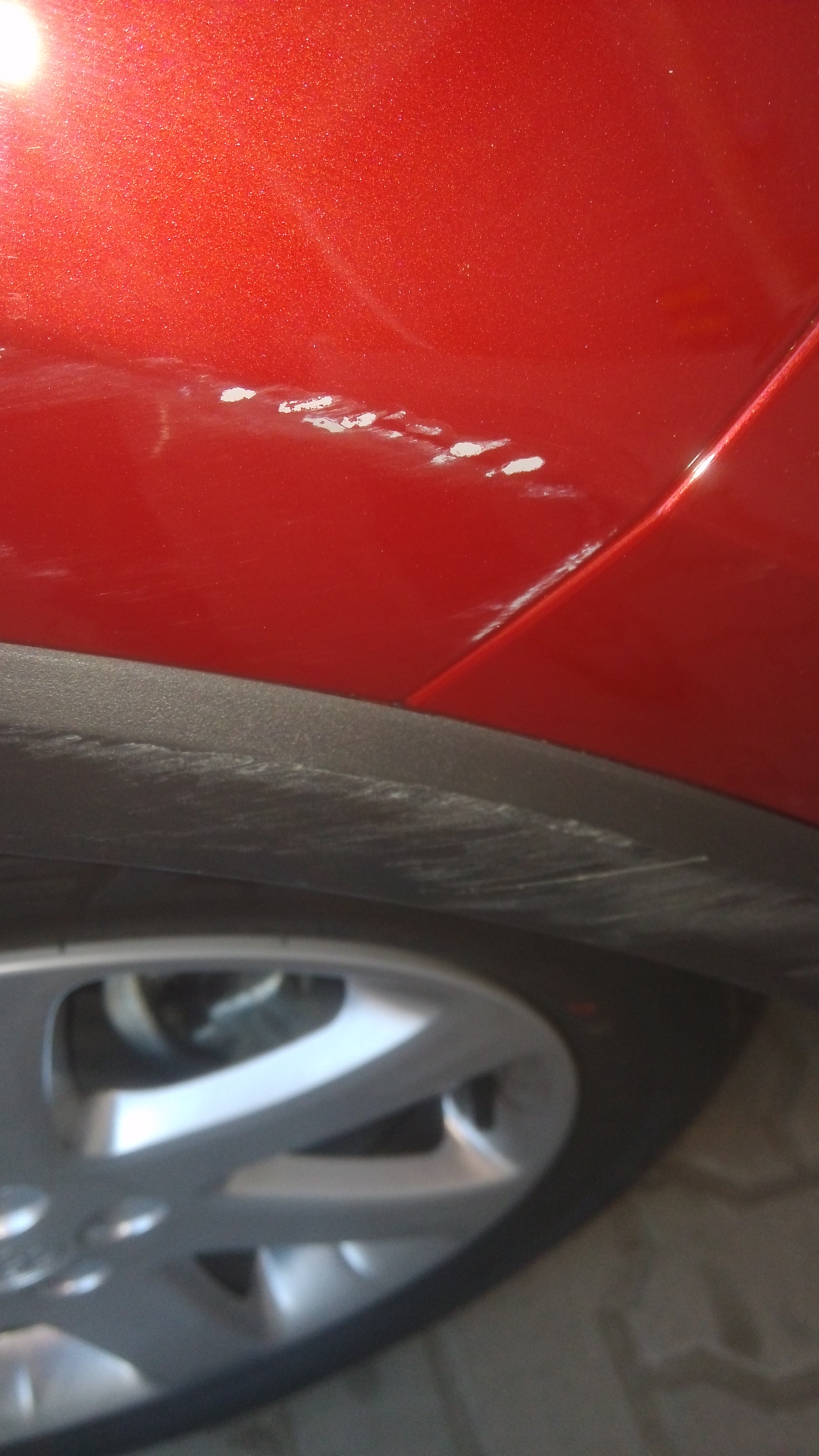 车前轮边上蹭掉漆了该怎么处理啊