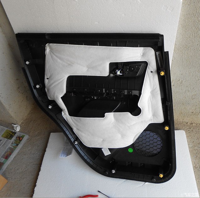 发现一个排水口堵塞,从外捅不出来,思来想去,决定拆门内饰从里