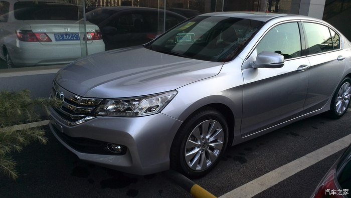 一直想看银色的九代雅阁就是没在论坛见过谁有图发我看看