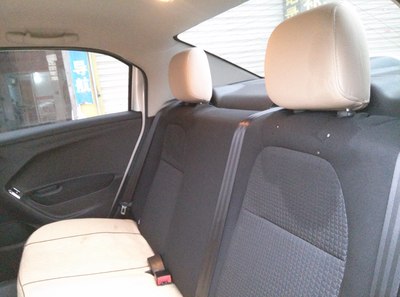 终于解决了手舒后排座椅头枕