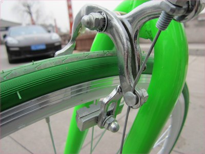 制动系统它由车闸部件组成乘骑者可以随时操纵车闸使行驶自行车减速