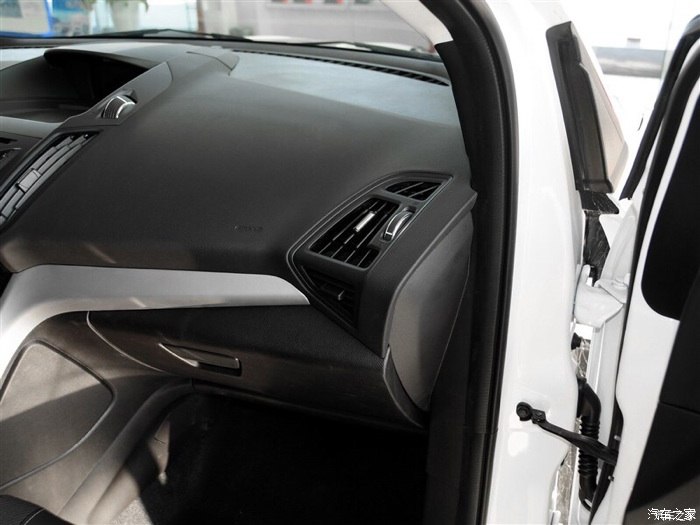 可是翼虎的挡风出风口是这样啊