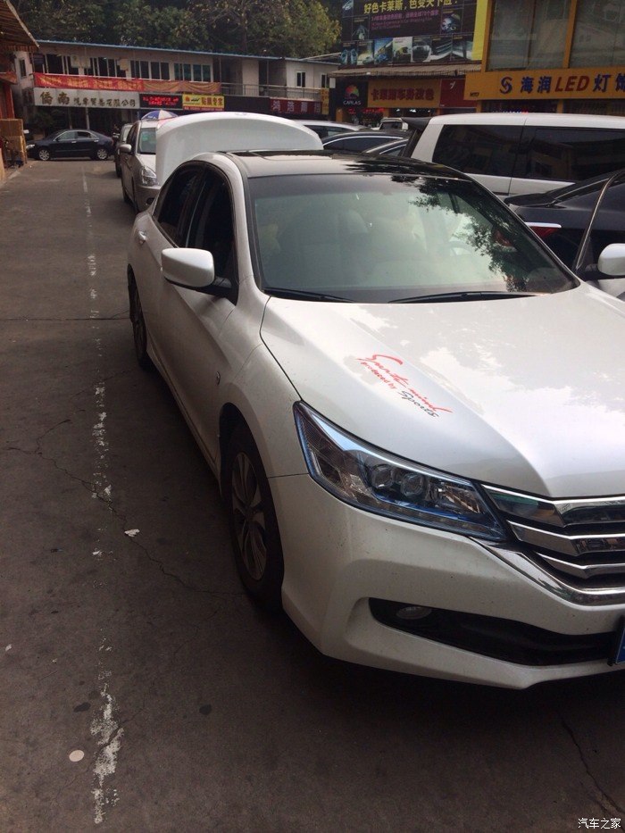 九代雅阁珍珠白比其他颜色要贵的吗?